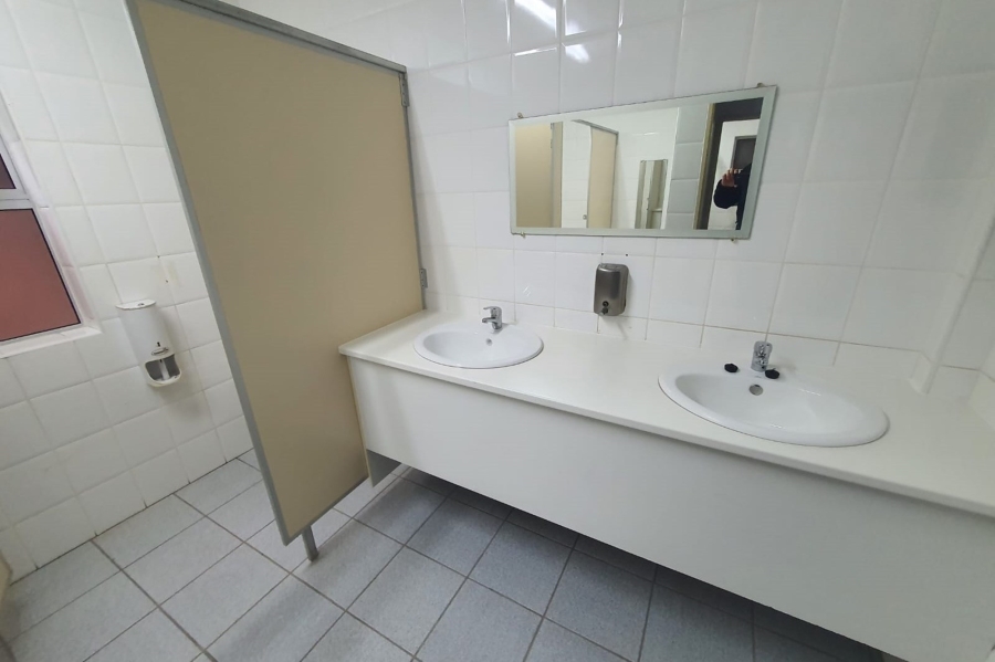 To Let commercial Property for Rent in Walmer Eastern Cape
